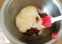 红丝绒杯子蛋糕的做法图解7