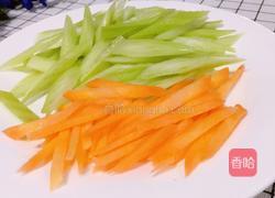 西芹虾仁炒腰果的做法图解3