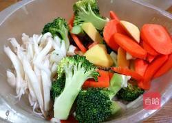 咸笋蔬菜汤的做法图解2