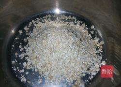 牛奶麦片煎饼的做法图解1