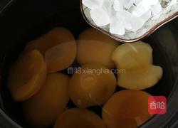 砂锅黄桃罐头的做法图解3