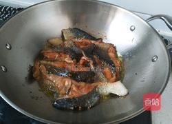 煎马哈鱼块的做法图解5