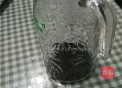 自制回神奶茶的做法图解1