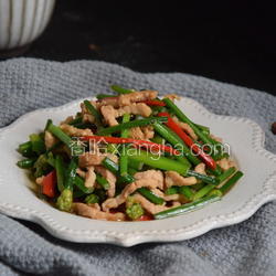 韭菜花炒肉丝的做法 菜谱 香哈网