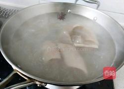 保温杯做猪皮冻的做法图解1