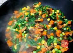 鹏鹏炒飯的做法图解3