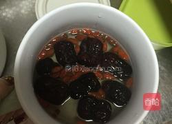 银耳红枣枸杞汤的做法图解2