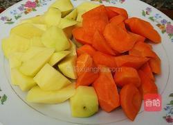 胡萝卜土豆闷肉的做法图解2