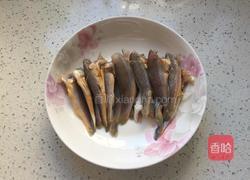 炸小黄花鱼的做法图解2