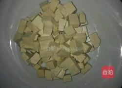 家常皮蛋豆腐的做法图解3