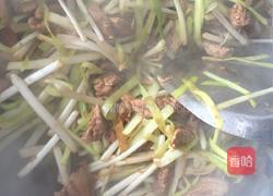 蒜黄炒肉的做法图解9