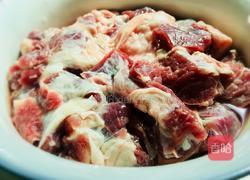 清汤萝卜牛腩的做法图解1