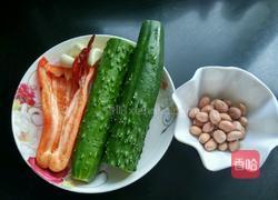 老醋花生米拌黄瓜的做法图解1