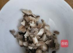 鸡蛋蘑菇洋葱面的做法图解4