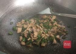 青椒炒肉的做法图解7