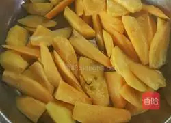 Illustration of how to make brown sugar and sesame glutinous heart cake 1