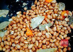 麻辣香酥花生米的做法图解1