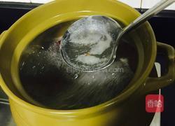 花胶瘦肉芡实桂圆汤的做法图解5