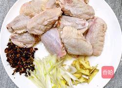 鲁菜大师蒋家常菜酱烧鸡翘的做法图解1