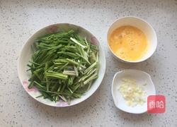 蒜苗炒鸡蛋的做法图解2