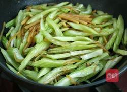 西芹瘦肉炒土豆的做法图解9