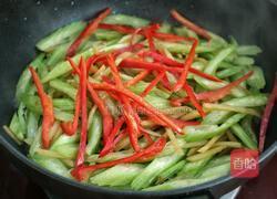 西芹瘦肉炒土豆的做法图解10