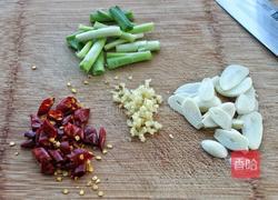 干煸孜然菜花的做法图解2