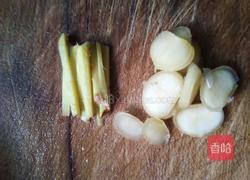 土豆烧肥肠的做法图解2