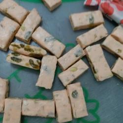 花生葡萄干牛轧糖的做法[图]