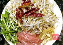 鲁菜大师蒋家常菜炒香辣豆牙肉丝的做法图解1