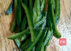 青红椒炒牛肉的做法图解3