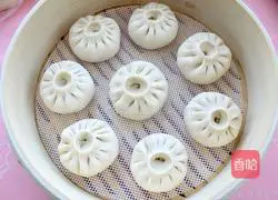 Illustration of how to make mushroom and carrot meat buns 13