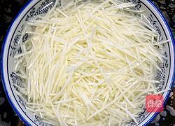 鲁菜大师蒋家常菜凉拌香辣土豆丝的做法图解2