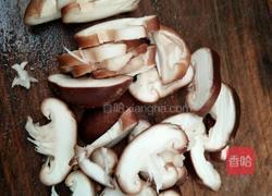香菇炒肉的做法图解2