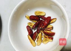 当归熟地鸡汤的做法图解2