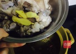 花生黄豆猪脚汤的做法图解5