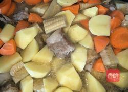 玉米胡萝卜排骨炖土豆的做法图解6