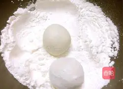 Illustration of how to make piggy glutinous rice balls 7