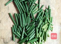 蒜苔炒牛肉的做法图解1