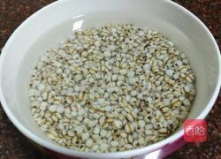 薏米猪尾巴汤的做法图解1