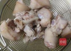 薏米猪尾巴汤的做法图解3