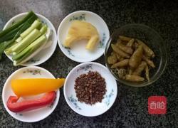 高品泡椒咸鱼的做法图解1