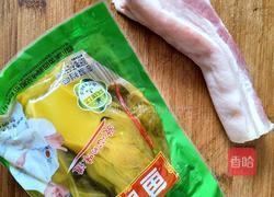 酸菜红烧肉干拌面的做法图解1