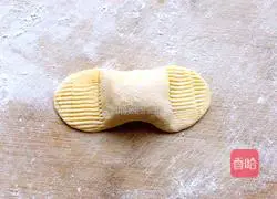 Illustration of how to make golden ingot steamed buns 13