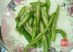 青椒炒米豆腐的做法图解3