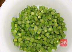 肉丁蒜苔的做法图解3