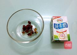 桃胶炖奶的做法图解1