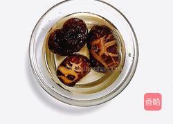 红烧抓钱手的做法图解1