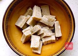 冻豆腐炖白菜的做法图解2