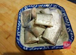 带鱼炖茼蒿的做法图解1
